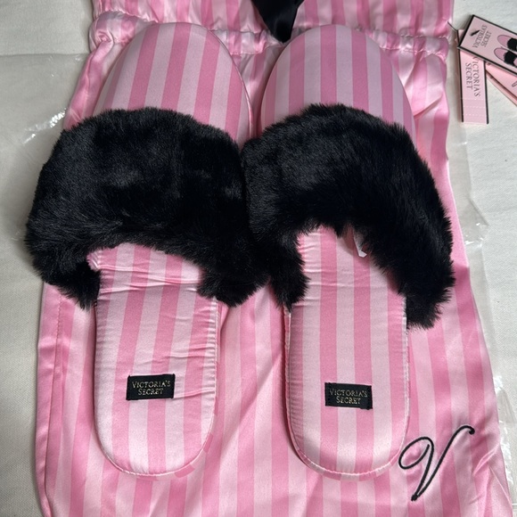 Victoria's Secret Classic Print Stripe Slippers Pink/Black size 7/8 Medium NWT! - Picture 2 of 7